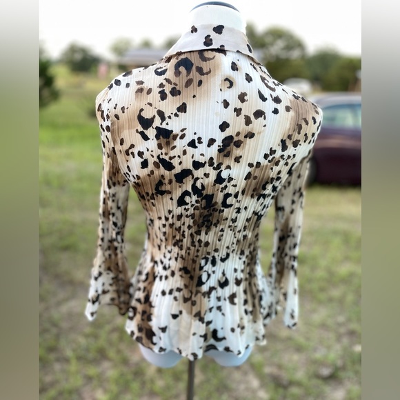 Vintage Y2K S.L.B. Retro Leopard Print Crinkle Buttonup Bell Sleeves Size Medium - Picture 4 of 5